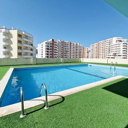 Estudio Da Rocha Peachy Apartment *