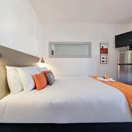 Estudio Da Rocha Peachy Apartment