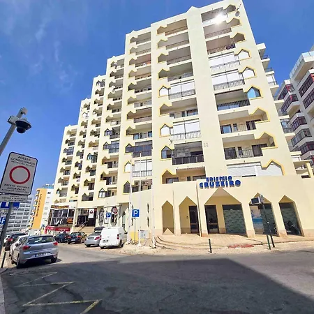 Estudio Da Rocha Peachy Apartament *